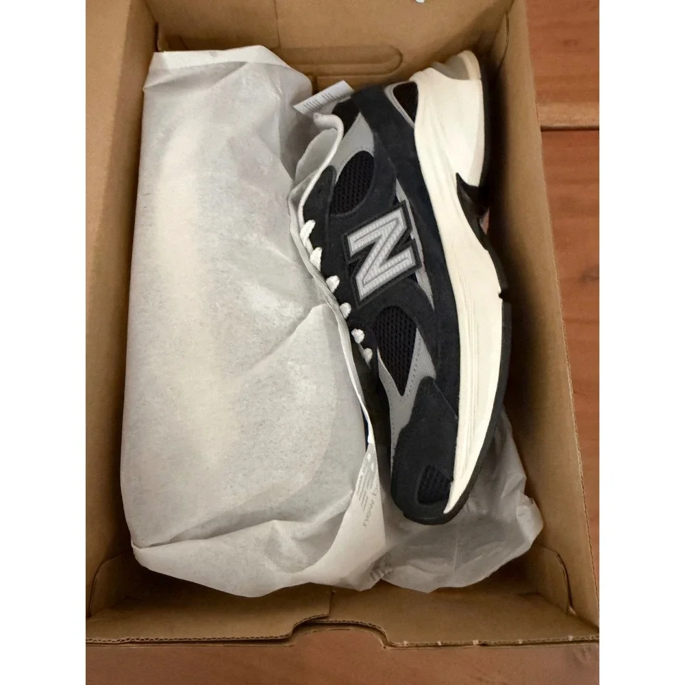 New Balance 2010 Shoes Black Grey Suede NEWMens Size 8.5